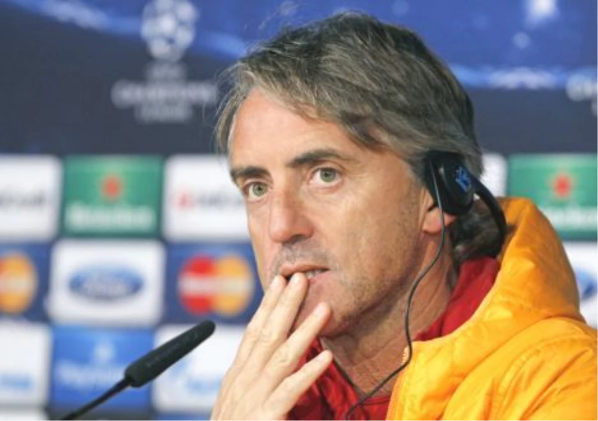 Galatasaray\'da Teknik Direktör Roberto Mancini\'nin Koltuğu Sallanıyor