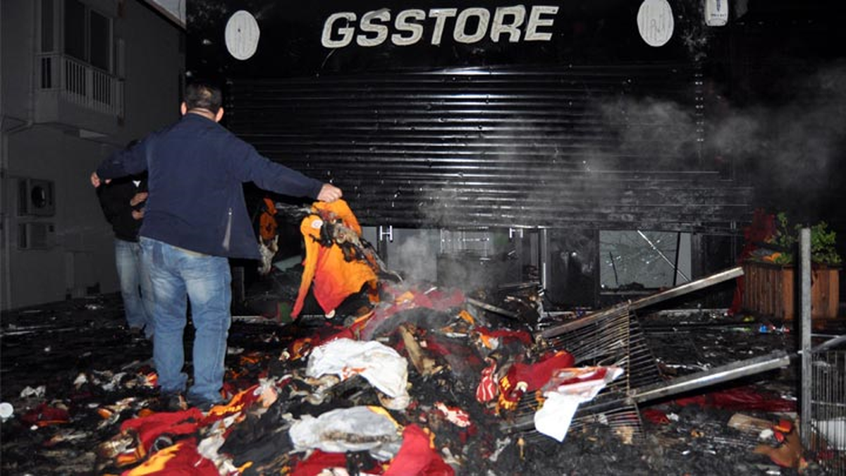 Galatasaray Store\'u Yağmalayan 13 Kişi Tutuklandı