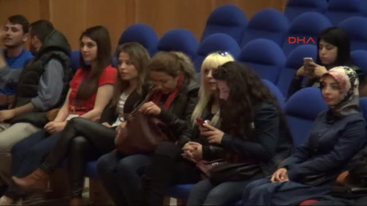 İvana Sert Üniversitelilere Modayı Anlattı