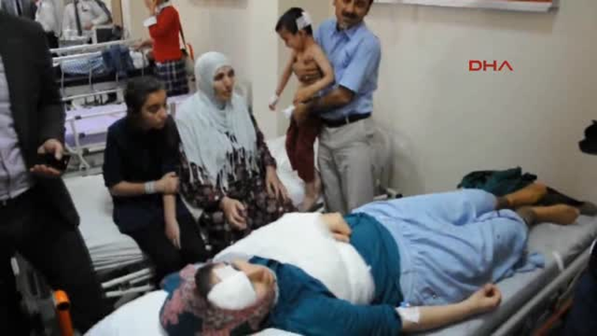 Kızıltepe\'de Tır Minibüse Çarptı: 30 Yaralı