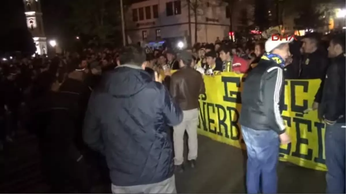 Kütahya\'da Fenerbahçe Taraftarlarından Şampiyonluk Kutlaması