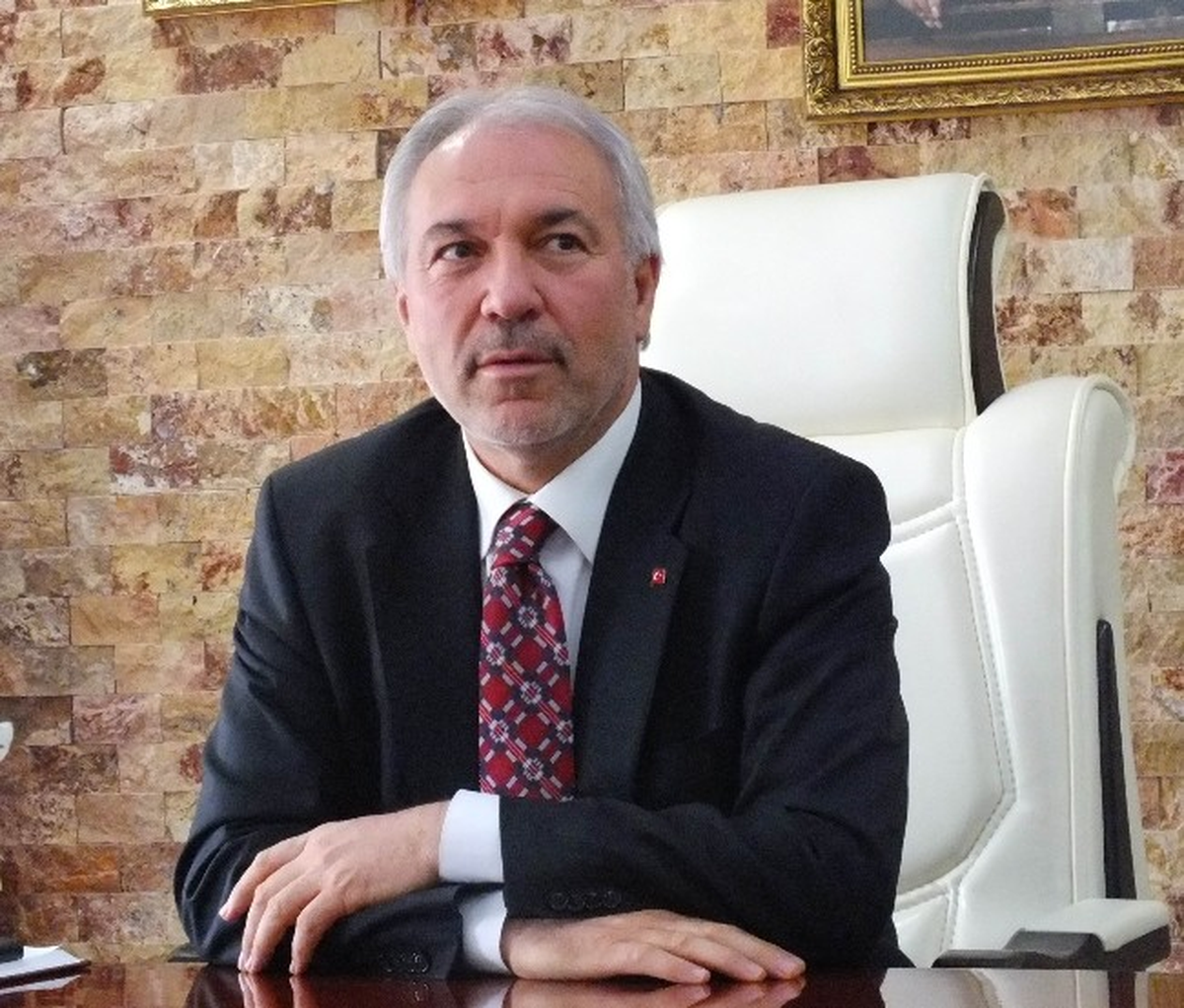Kütahya\'da Belediye Hizmet Binasının Yeri Anketle Belirlendi