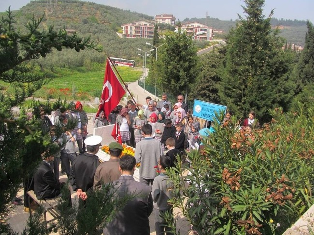 Öğrenciler Okullarına Adını Veren Şehidi Unutmadı