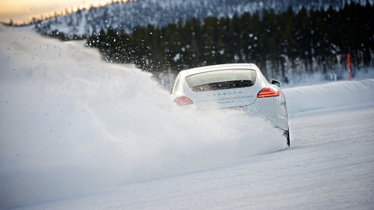 Orijinal Ekipmanda Porsche\'nin de Tercihi Continental