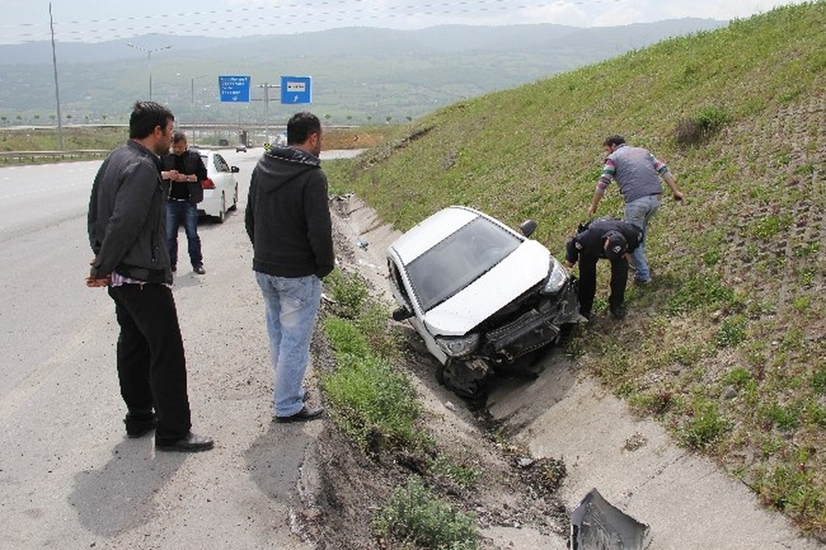 Otomobil Su Kanalına Girdi: 1 Yaralı