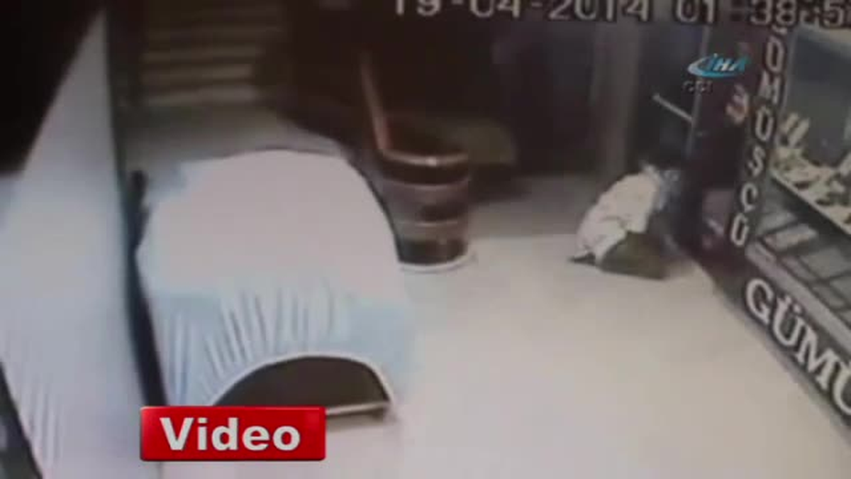 Şimdide Kadın Kılığında Yaptı