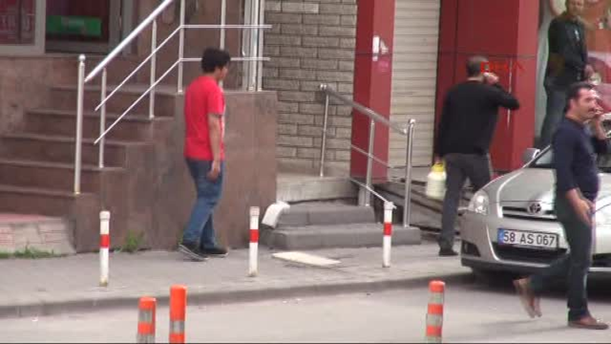 Şüpheli Çantadan Giysi Çıktı