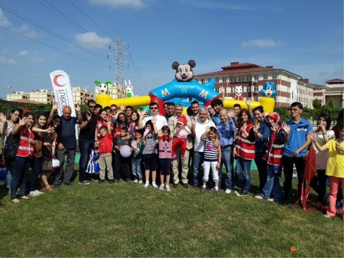 Türk Kızılayı Çocukları Mutlu Etti