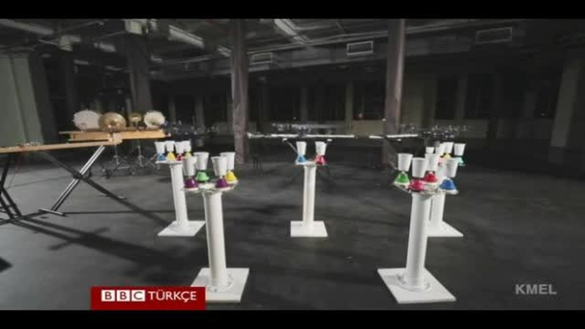 Uçan Robotlar Orkestrası Konserde