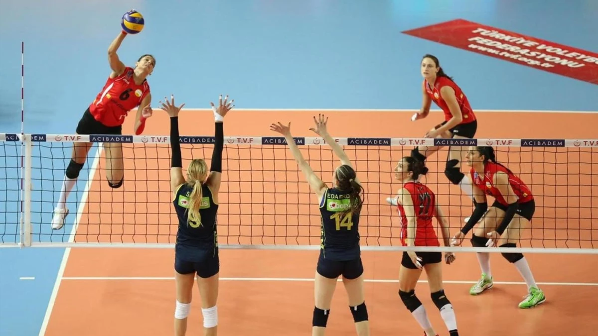 Vakıfbank Fenerbahçe\'ye Şans Tanımadı