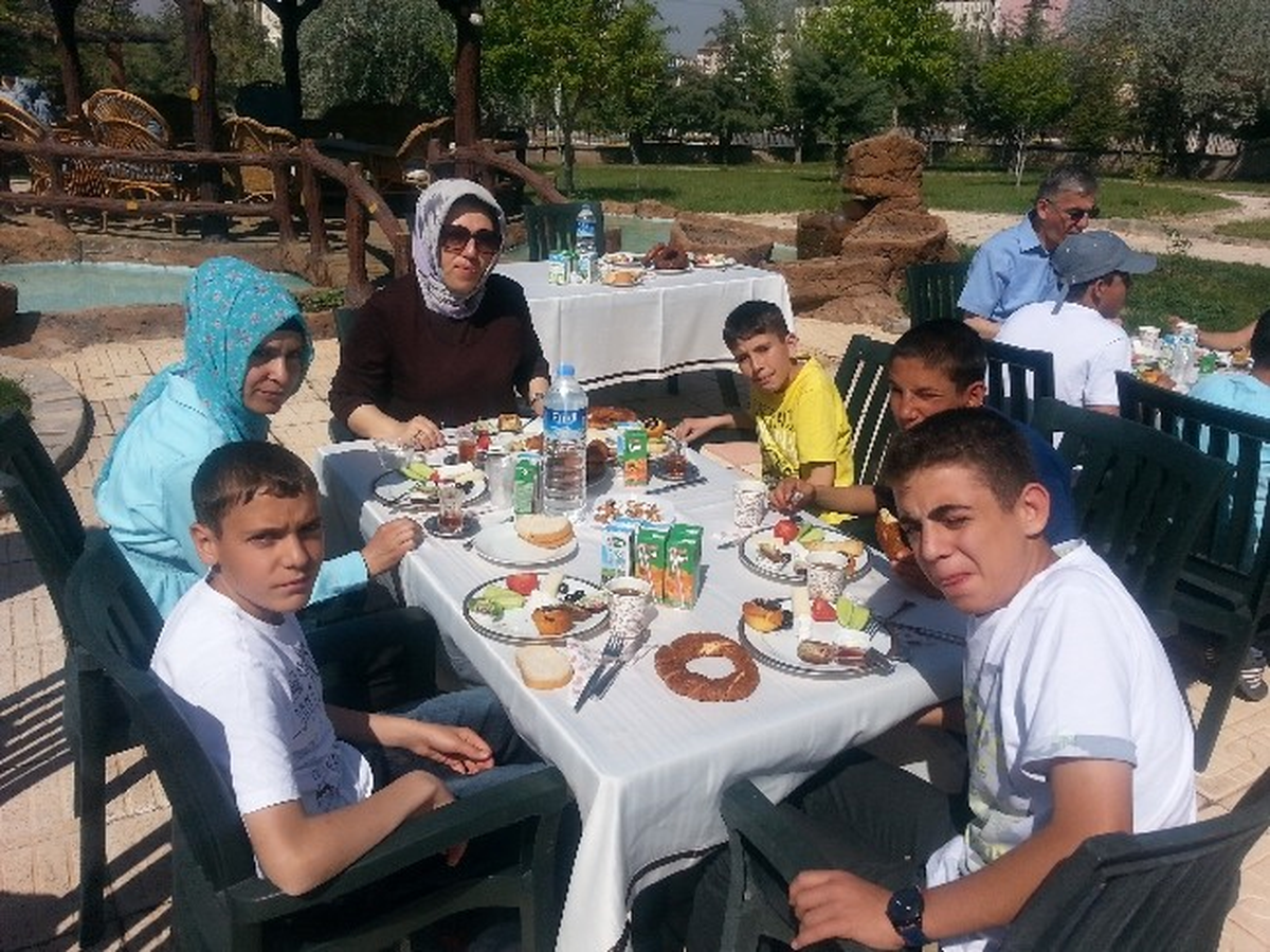 Vali Ataklı, Çocukları Misafir Etti