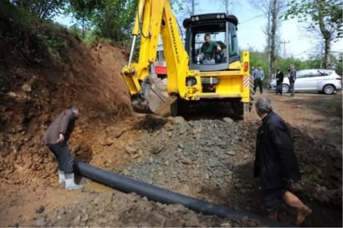 Yemişlik Mahallesinde Yol Betonlama Çalışmaları