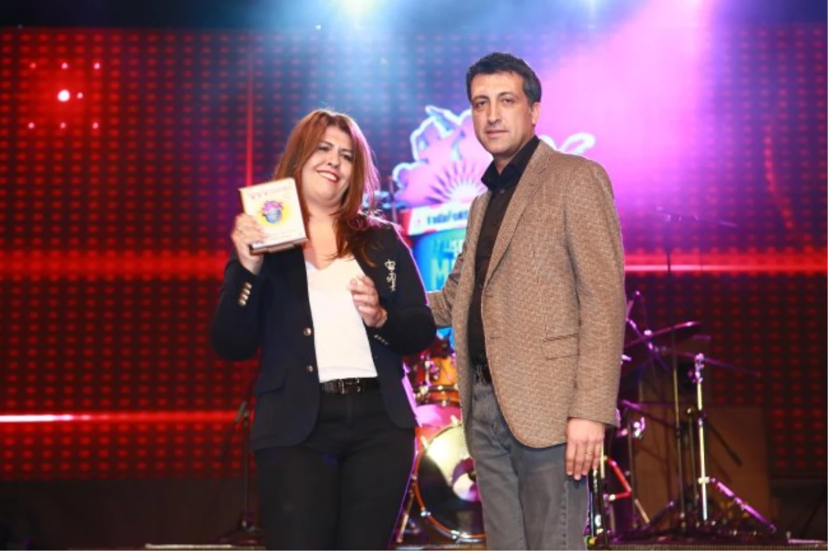 "Yılın Müzisyen İş İnsanı Ödülü" Evrim Aras\'a