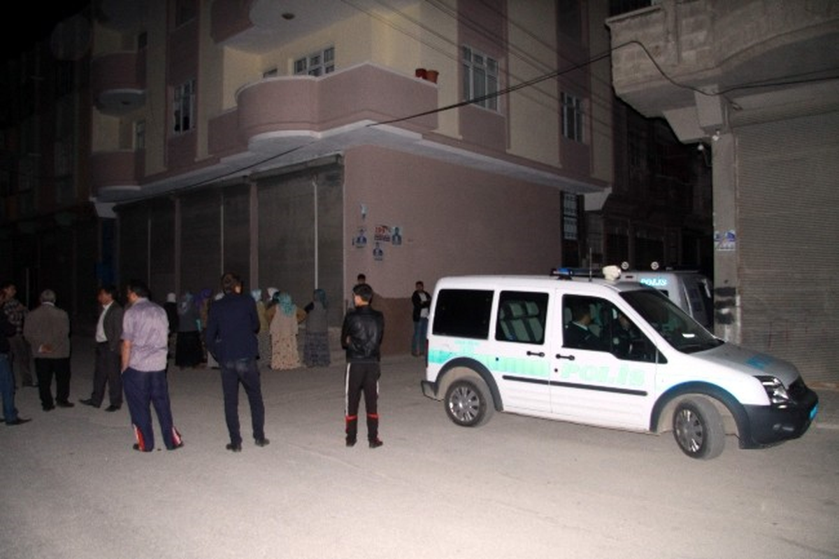 3 Çocuk Annesi Kadın, 4. Kattan Atlayarak İntihar Etti