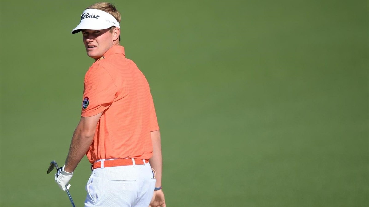 Amerikalı Golfçü John Peterson Topun Önünde Duran Timsahı Kovdu