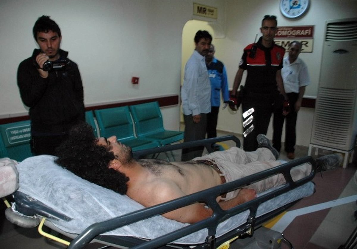 Annesini ve Kardeşlerini Bıçakladı