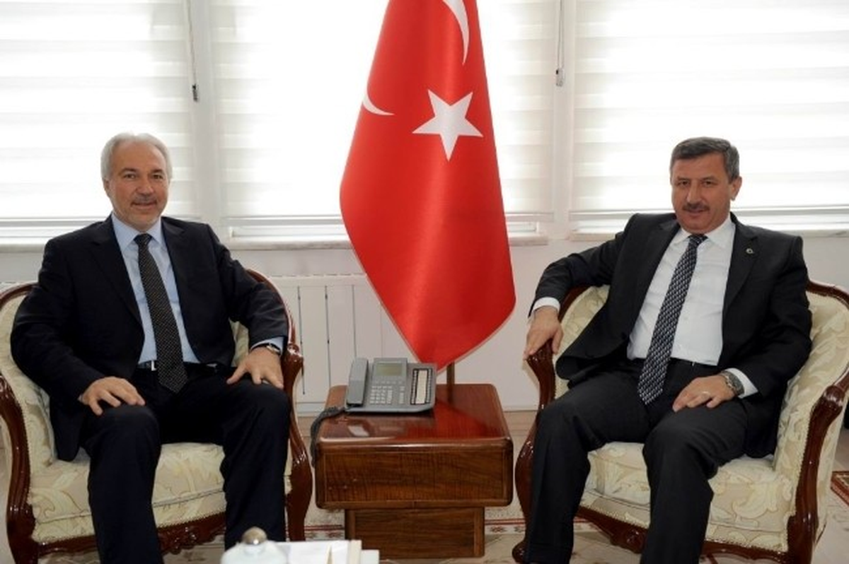 Belediye Başkanı Saraçoğlu, Vali Yılmaz\'ı Ziyaret Etti