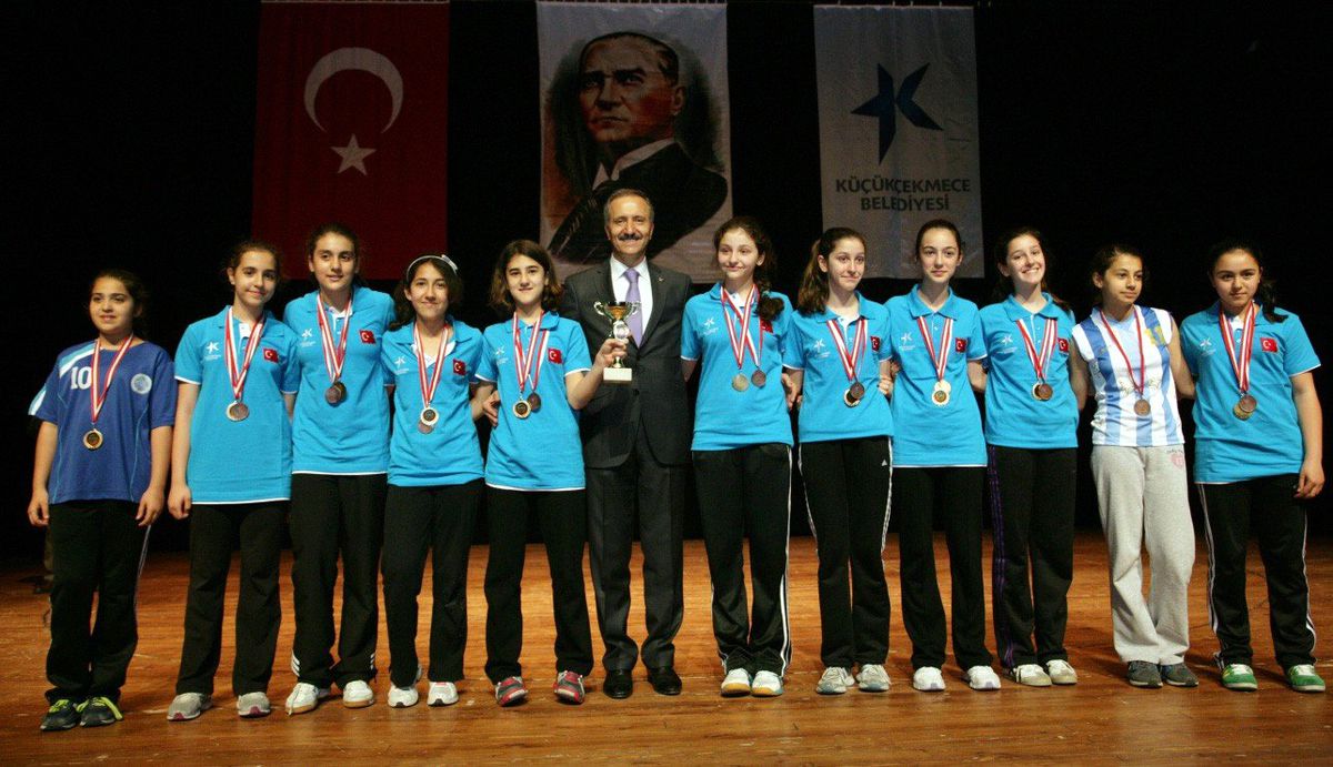 Genç Sporcuların Kupa Heyecanı