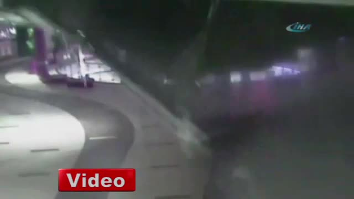 AVM\'nin Tavanı Böyle Çöktü