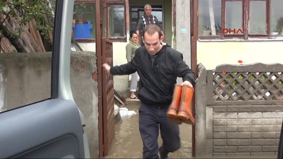 Bandırma\'da Sağanak Yağış Hayatı Olumsuz Yönde Etkiledi