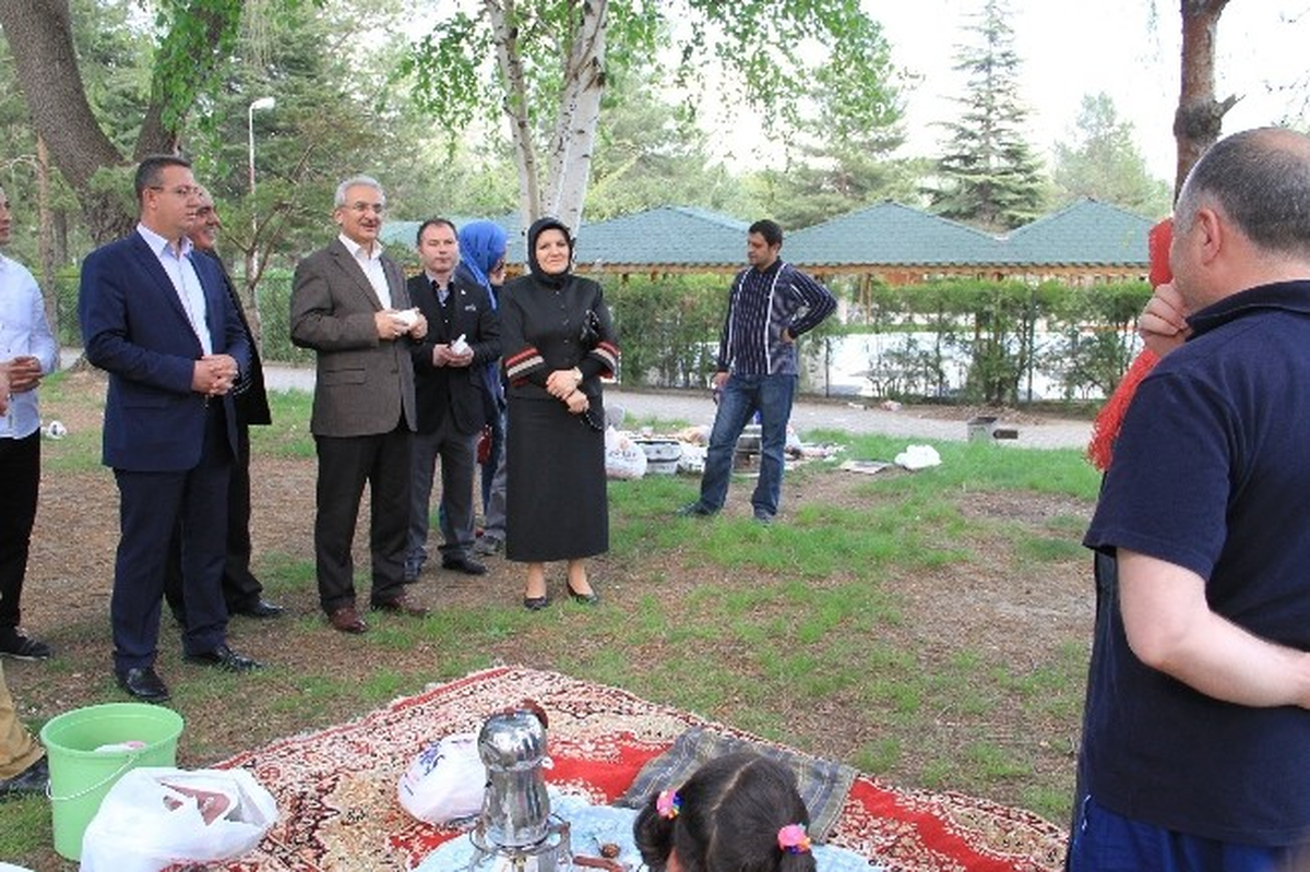 Başkan Başsoy Atatürk Parkını Ziyaret Etti