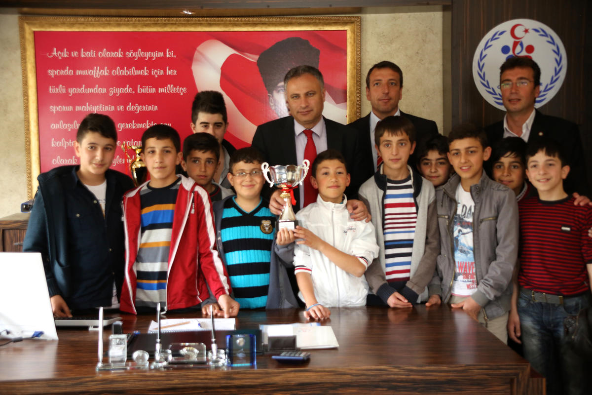Bayburt Gençlik Hizmetleri ve Spor İl Müdürü Karakaşoğlu\'na Ziyaret