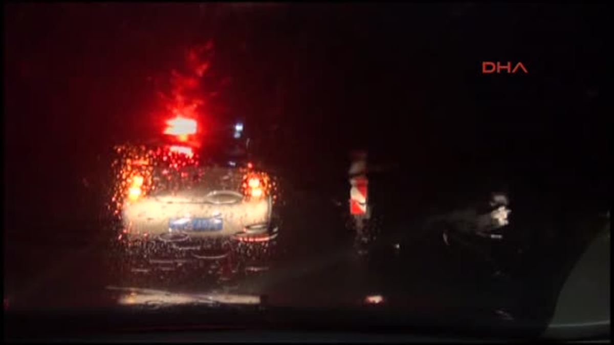 Çanakkale\'de Sağanak Yağmur Yaşamı Olumsuz Etkiledi.