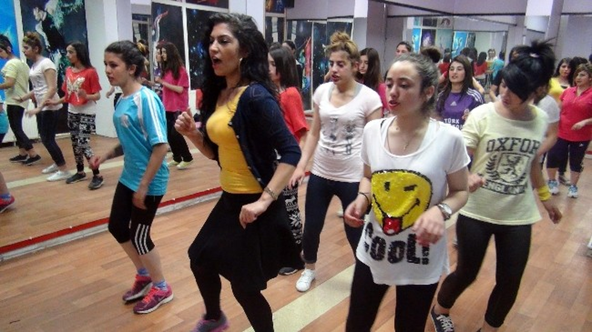 Dansın Sultanları Ağrı\'da Yetişiyor