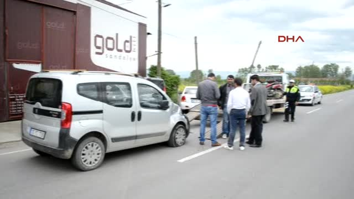 Devrilen Elektrikli Bisikletten Düşen 3 Çocuğa Araba Çarptı