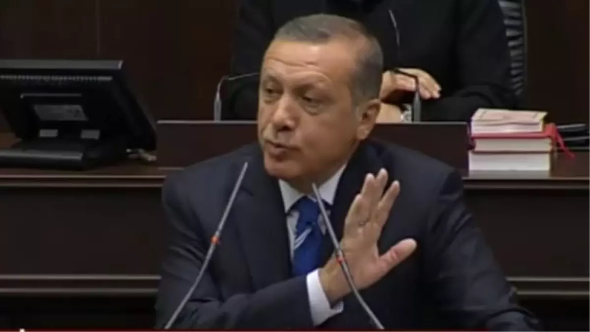 Erdoğan, El İşaretiyle Sloganları Susturdu