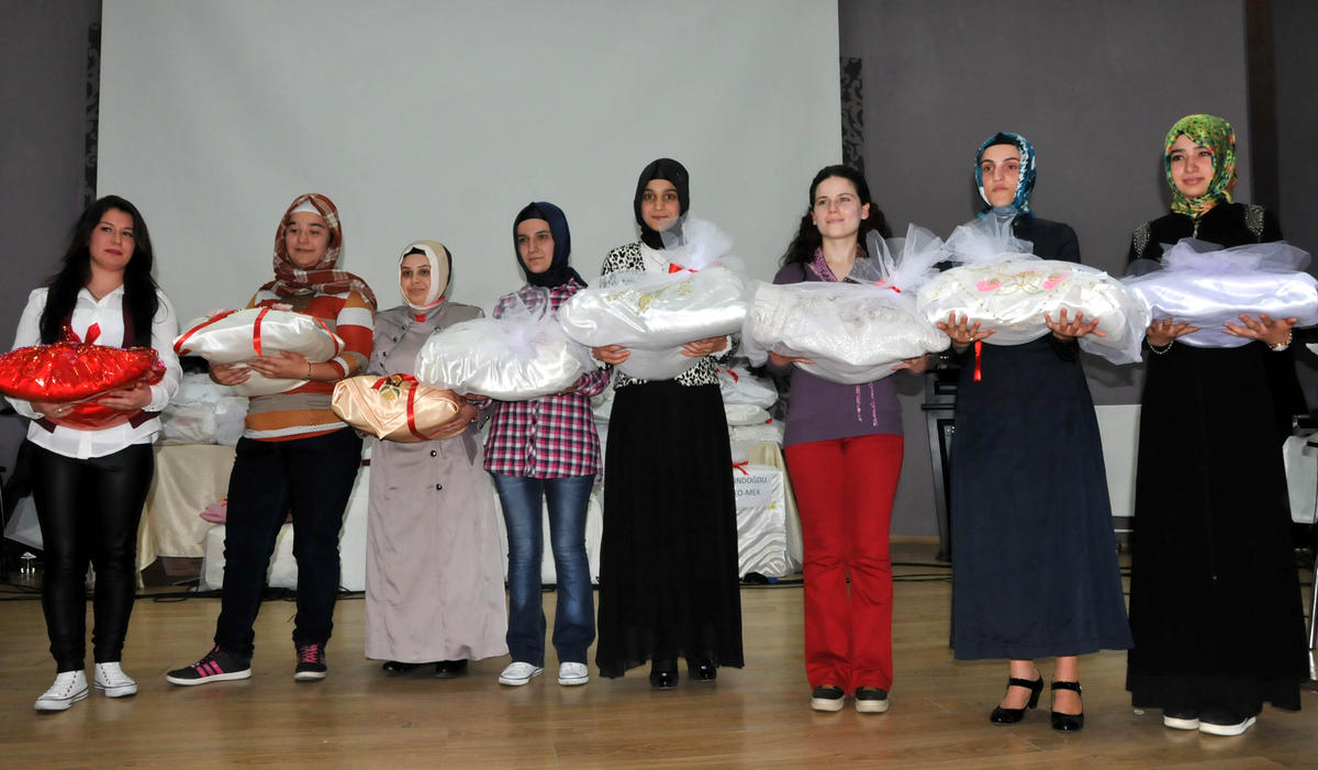 Evlilik Çağındaki Kızlara Ücretsiz Çeyiz Bohçası