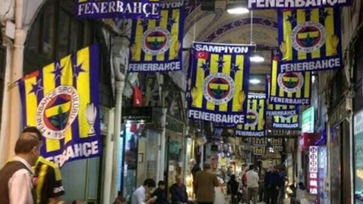 Fenerbahçeliler Kapalıçarşı\'yı Bayraklarla Donattı