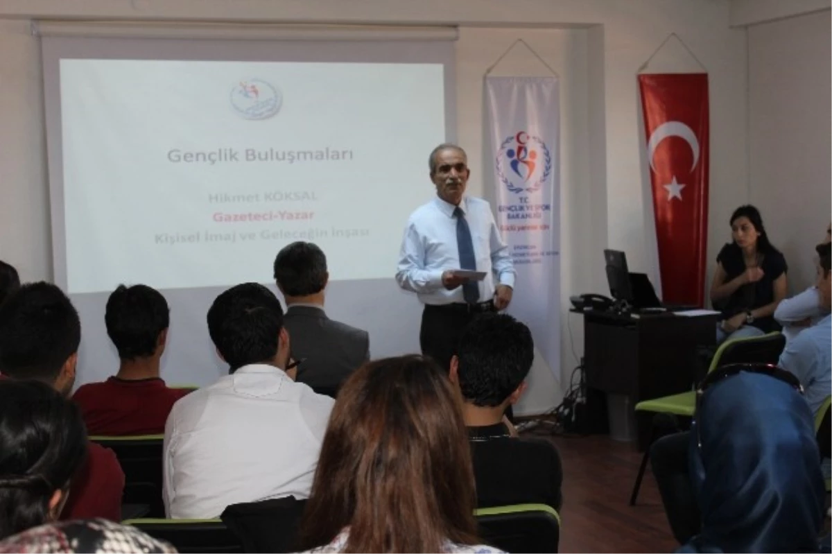 Gençlere "Kişisel İmaj ve Geleceğin İnşası" Semineri Verildi