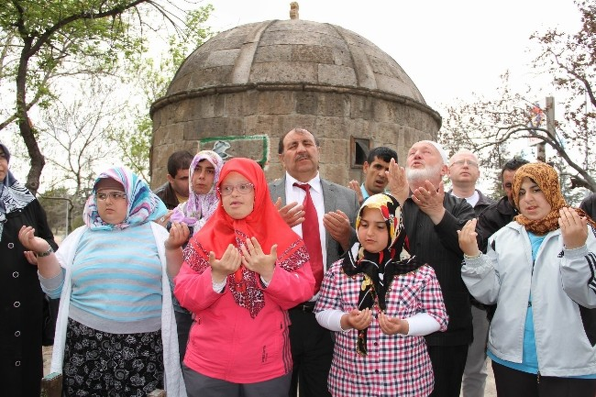 Görme ve Zihinsel Engelliler Yağmur Duasına Çıktı