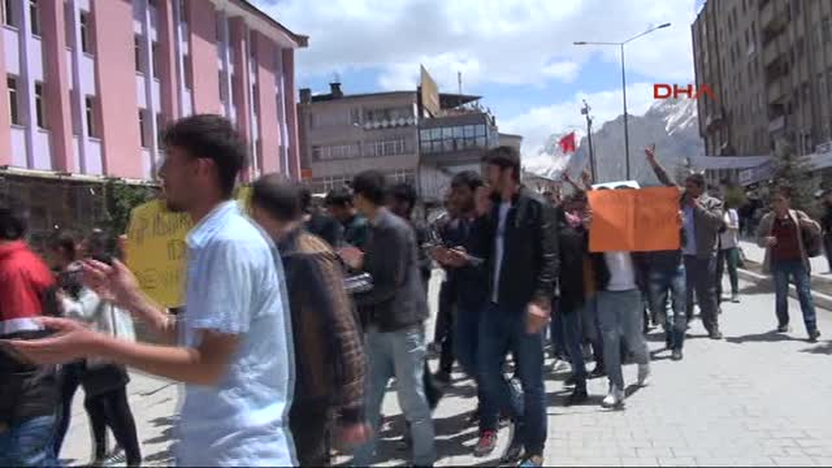 Hakkari\'de Üniversiteli Öğrencilerinden \'Polis Baskısı\' Açıklaması