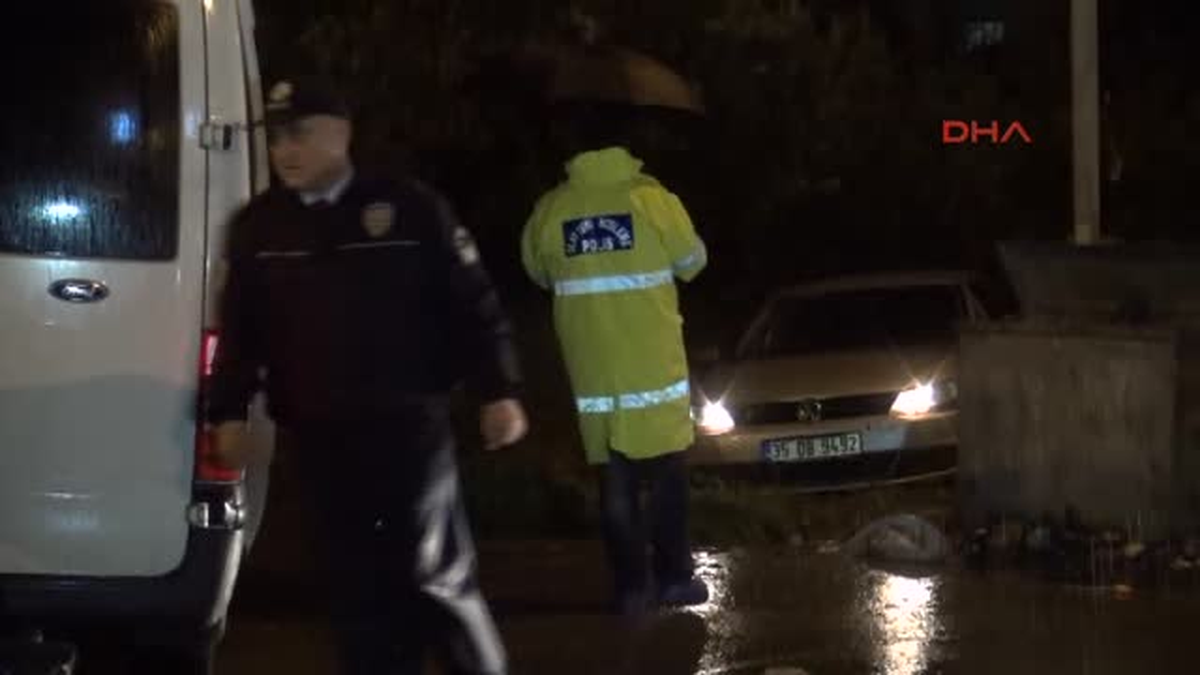 İzmir\'de İş Adamına Otomobilde İnfaz