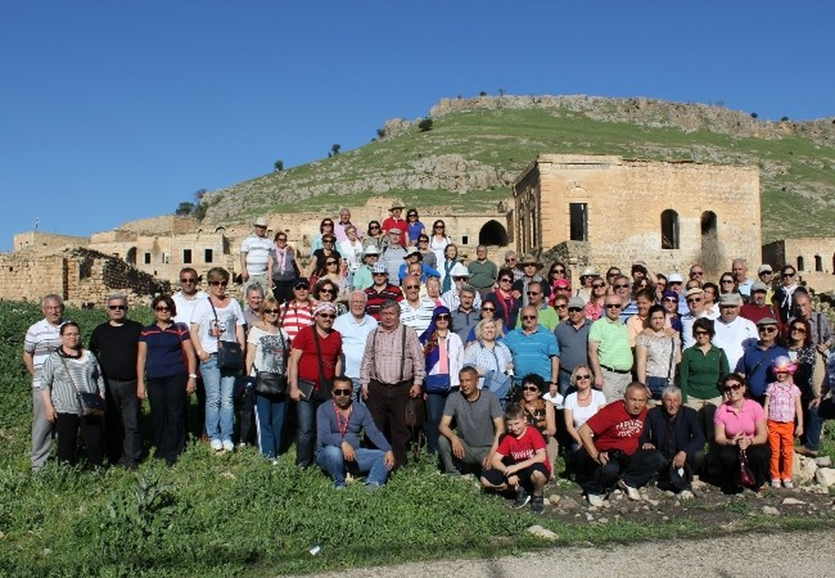 İzmirli Yeminli Mali Müşavirler Mardin\'e Aydınlık Götürdü