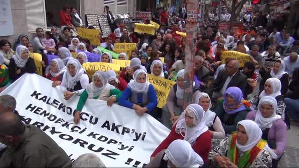 Mersin\'de BDP\'lilerin Karakol Tepkisi