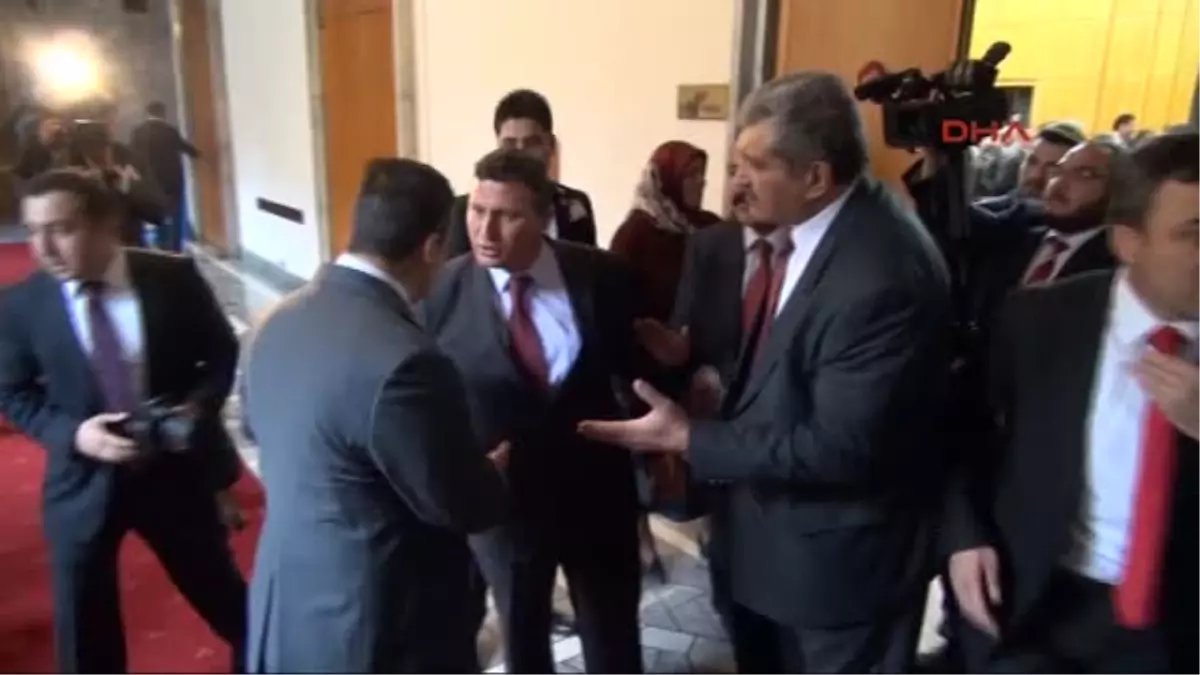 MHP Grup Toplantısı\'nda Olay Çıktı