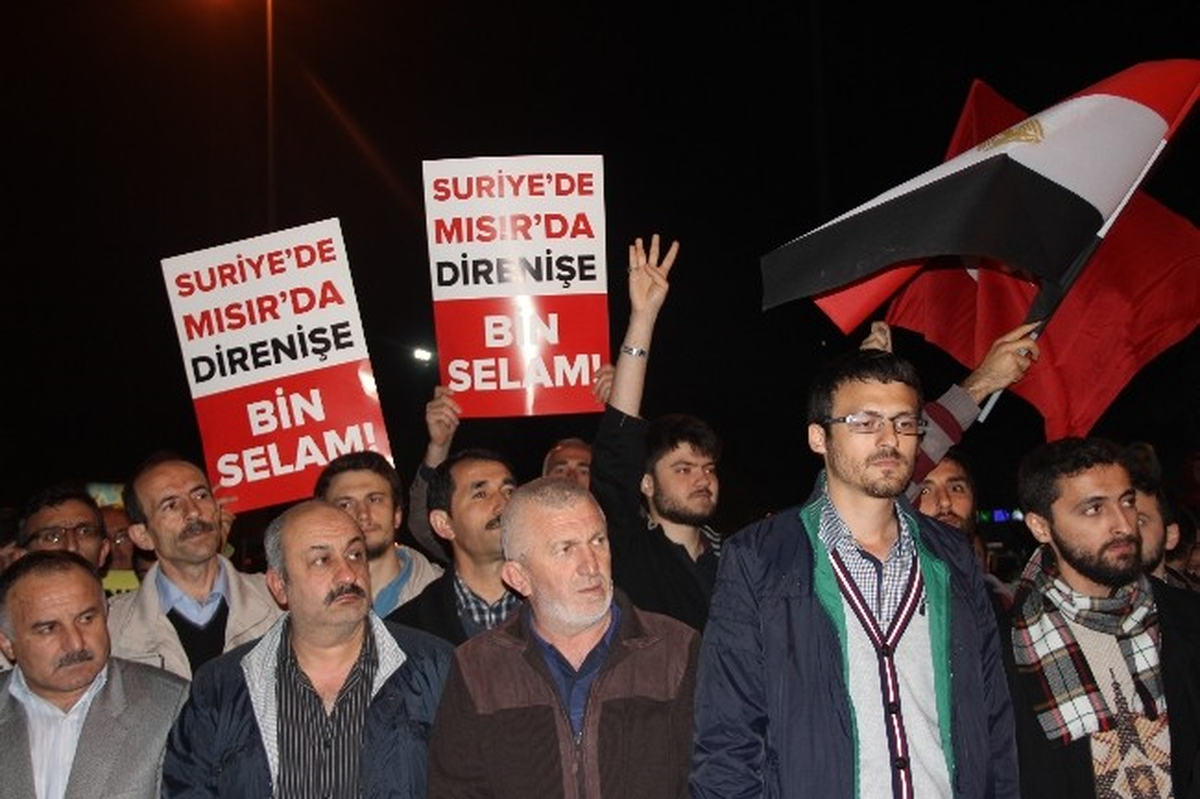 Mısır\'da 683 Kişi Hakkında Verilen İdam Kararı Protesto Edildi