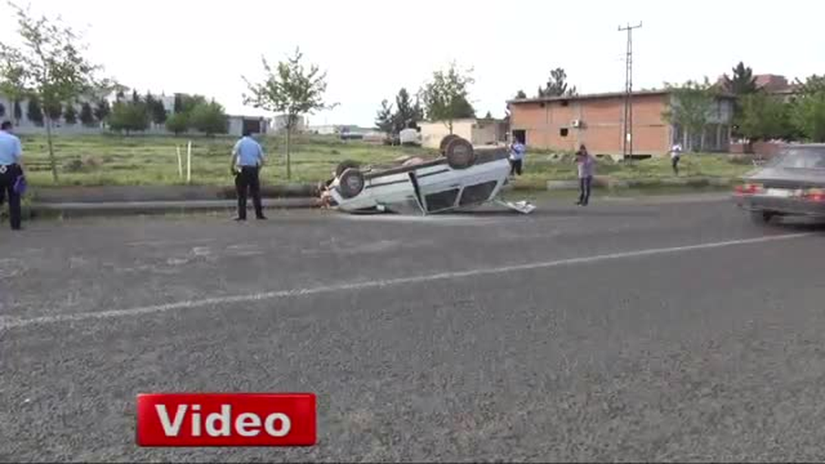 Siverek\'te Otomobil Takla Attı: 5 Yaralı