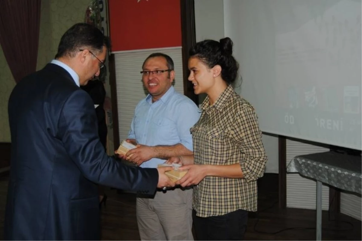 Sakaryalı Öğrenci Nida Nur Tek, Kitap Okuma Yarışması\'nda Türkiye Birincisi Oldu