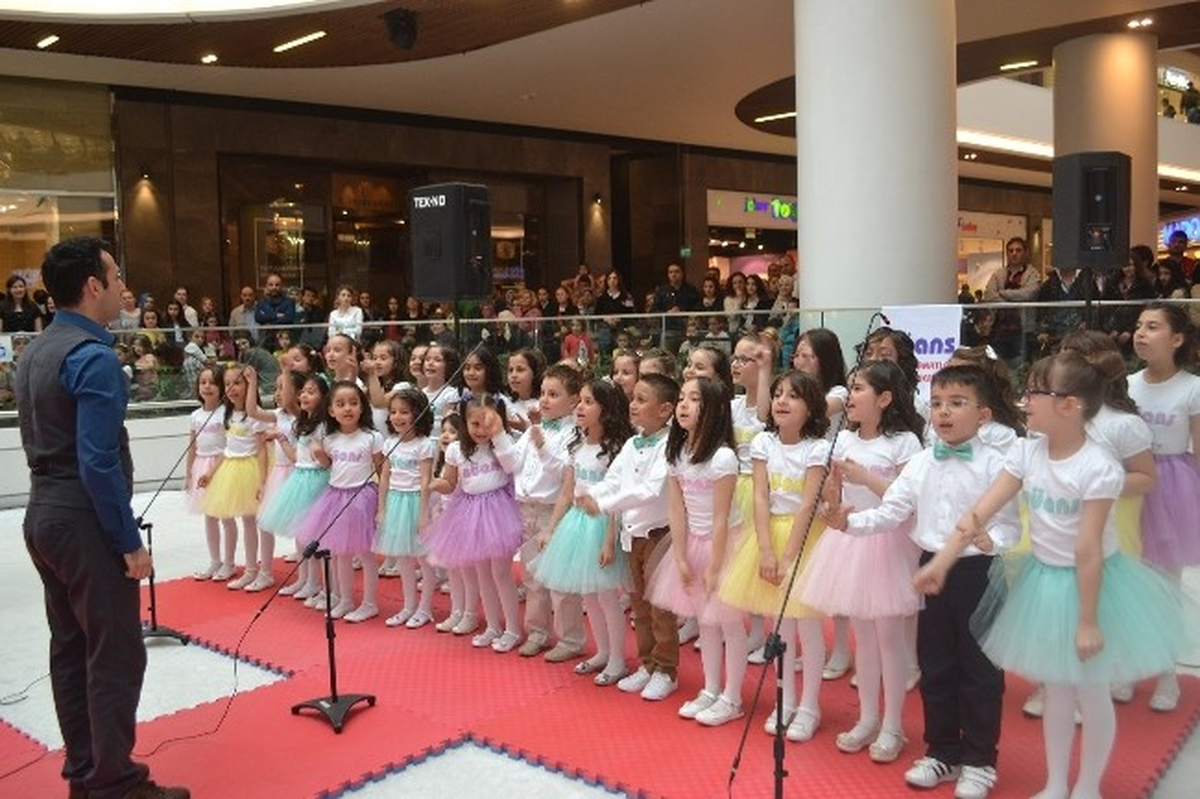 Samsun\'un İlk Çok Sesli Çocuk Korosu Piazza\'da