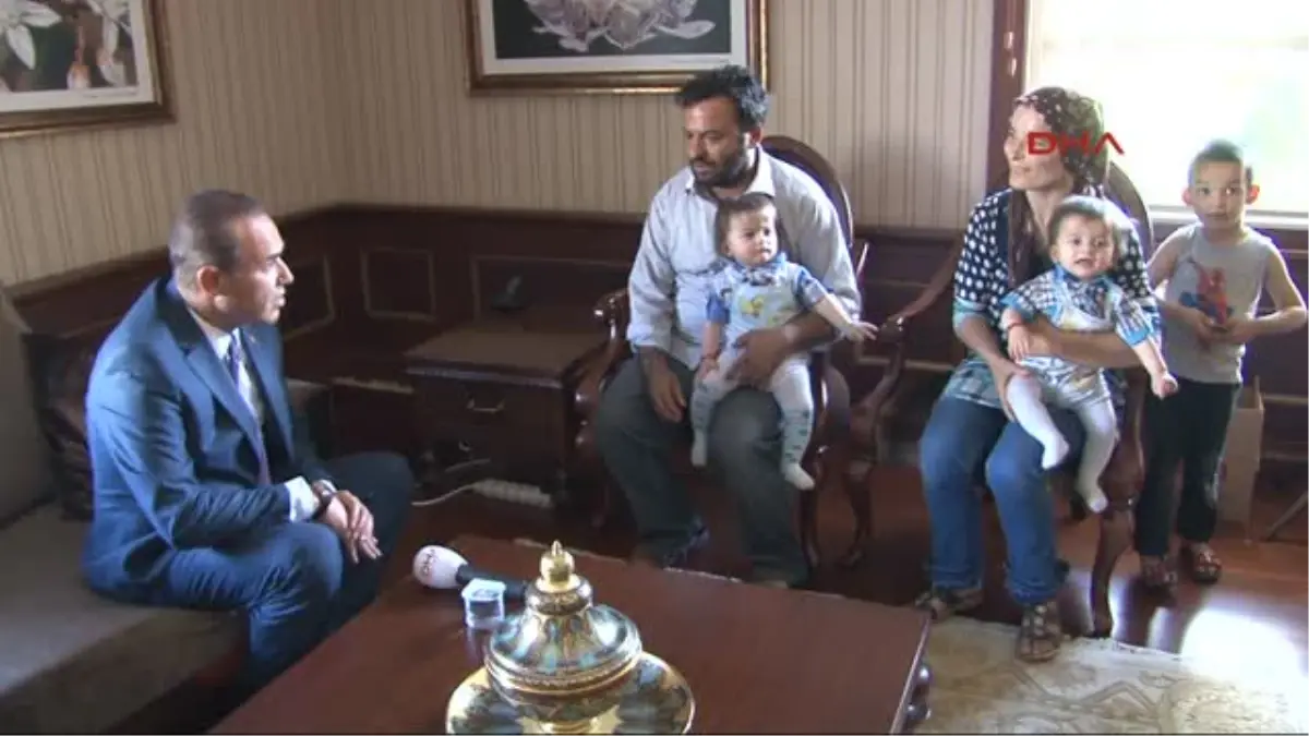 Şekerli Suyla Beslenen İkizlerin Şansı Döndü