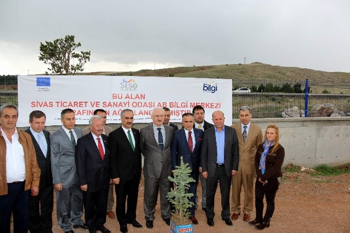 Sivas\'ta 200 Fidan Toprakla Buluşturuldu