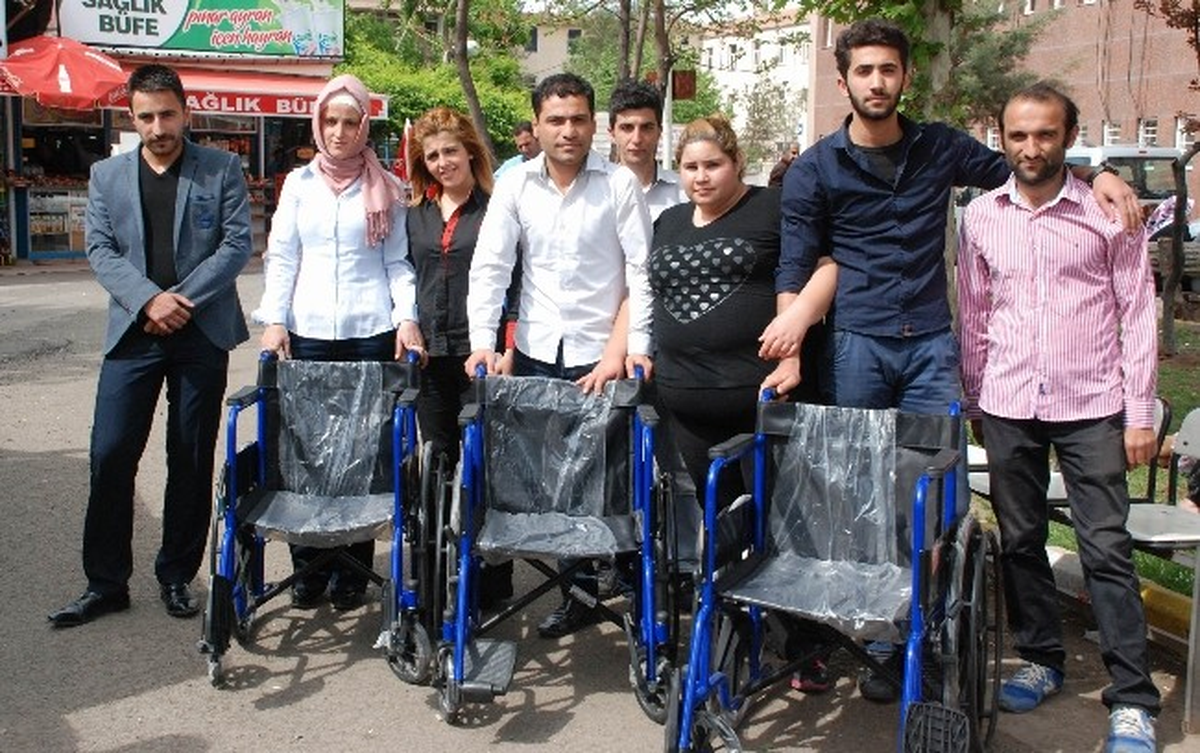Tüm Engelliler Derneği Diyarbakır\'da Tekerlekli Sandalye Dağıttı