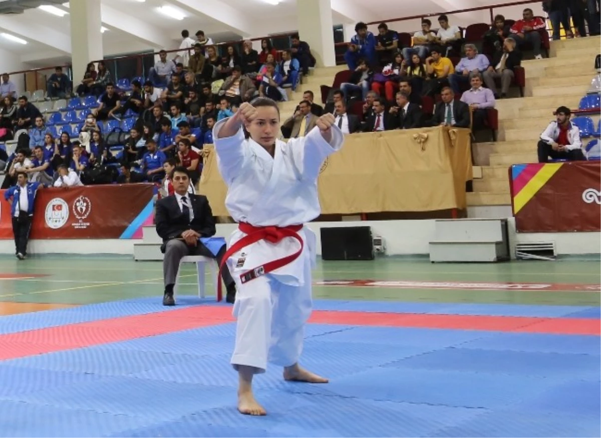 Üniversiteler Arası Karate Şampiyonası Heyecanlı Geçti