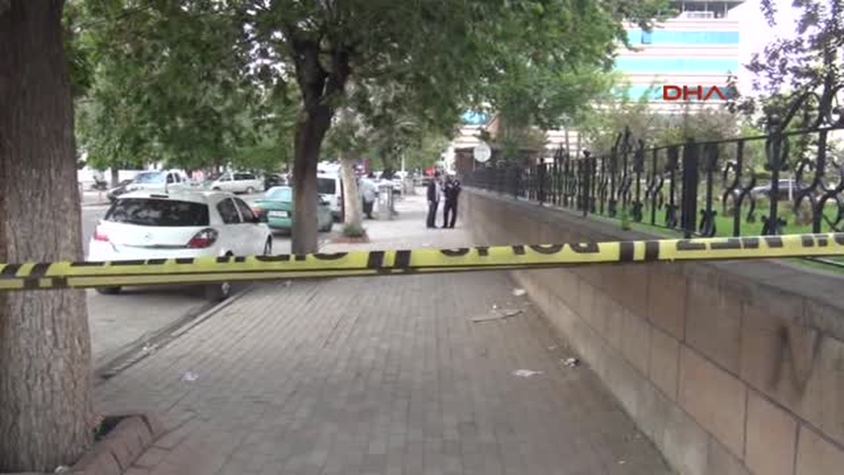 Iğdır Valiliğine Atılan Sırt Çantası Fünye ile Patlatıldı