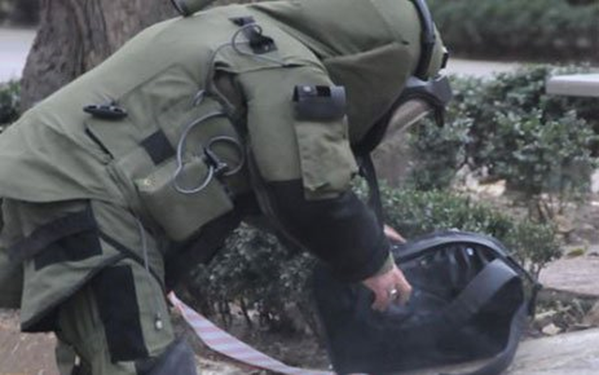 Iğdır Valiliğine Atılan Sırt Çantası Fünye ile Patlatıldı