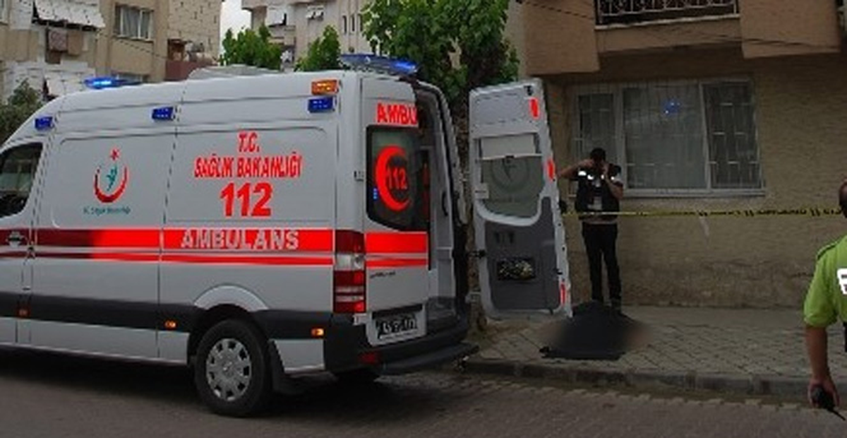 Yaşlı Kadın Beşinci Kattan Atlayarak İntihar Etti